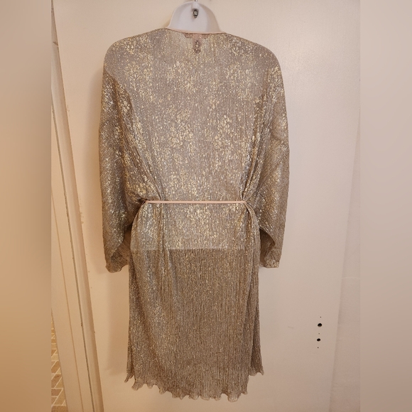 Victoria's Secret Shimmering Gold Robe W/ Pink Belt Sz Medium NWOT - Picture 5 of 7